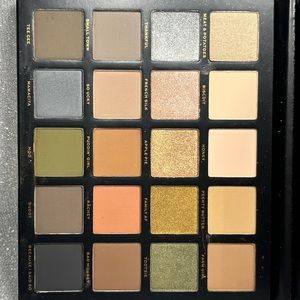 👀JACLYN Eyeshadow Palette